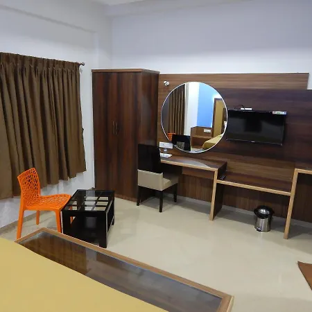 Hotel Aadhi Mayiladuthurai Exterior photo