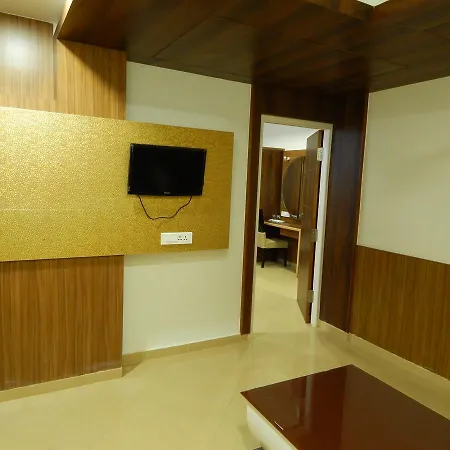 Hotel Aadhi Mayiladuthurai Exterior photo