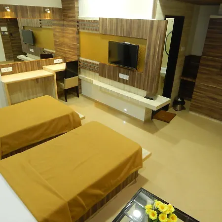 Hotel Aadhi Mayiladuthurai Exterior photo