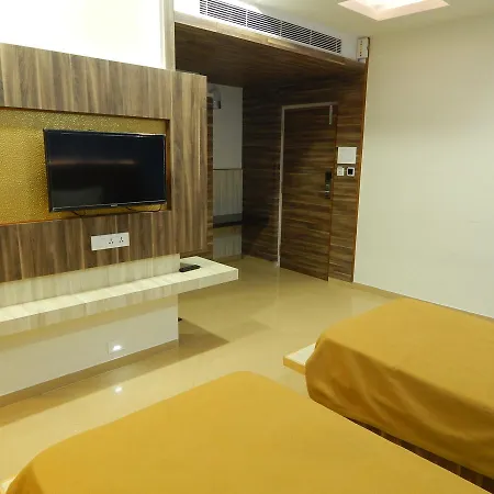 Hotel Aadhi Mayiladuthurai Exterior photo