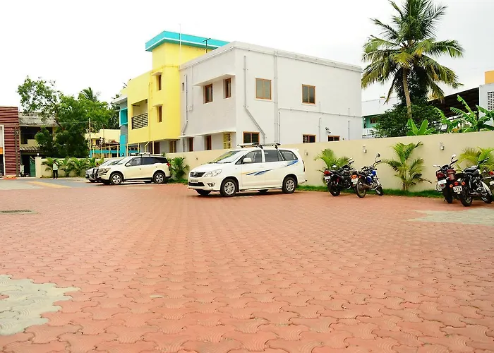 Hotel Aadhi
