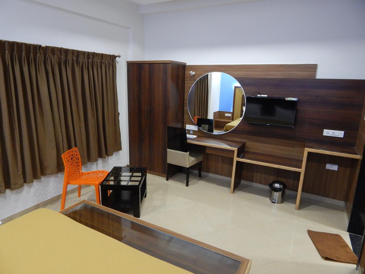 Aadhi Hotel 3*