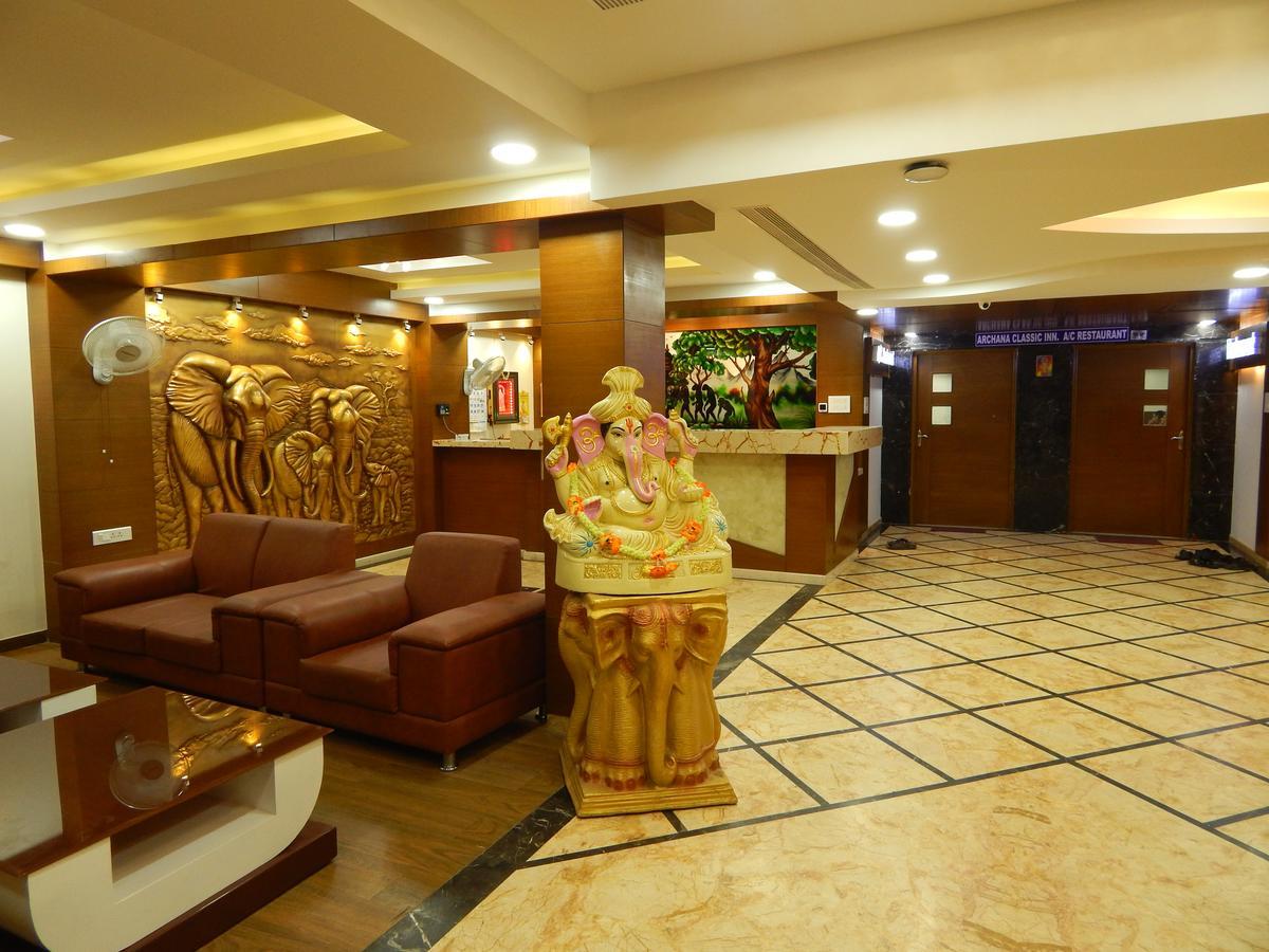 Hotel Aadhi 3*