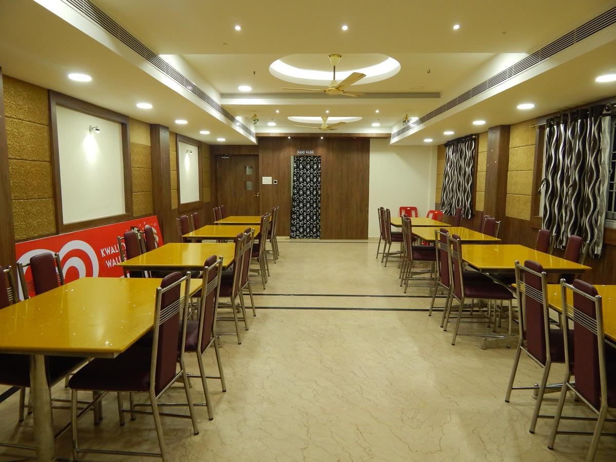 Aadhi Hotel 3*