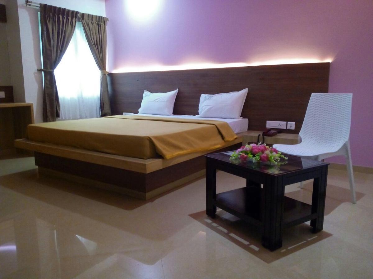 Aadhi Hotel