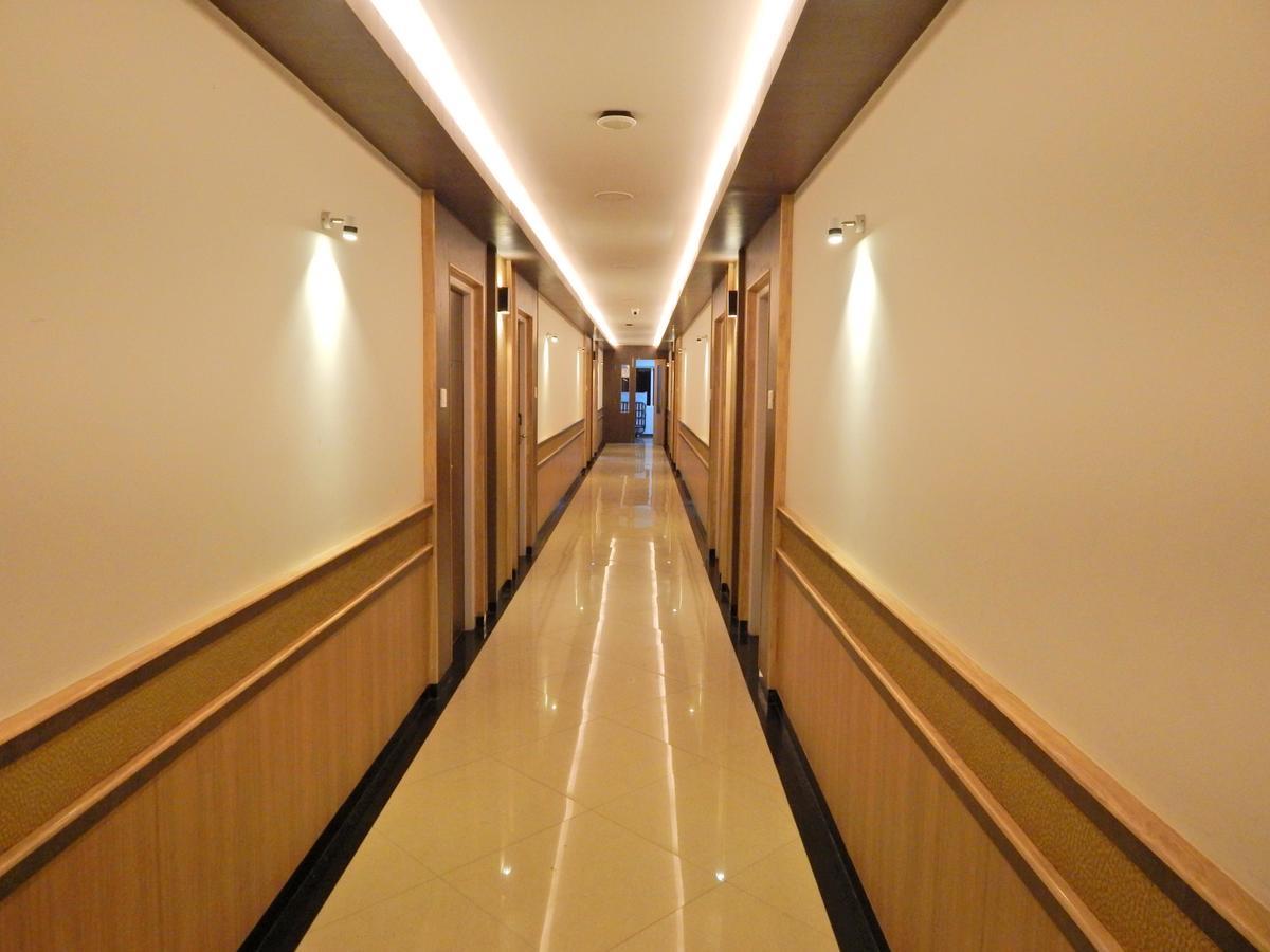 Aadhi Hotel 3*