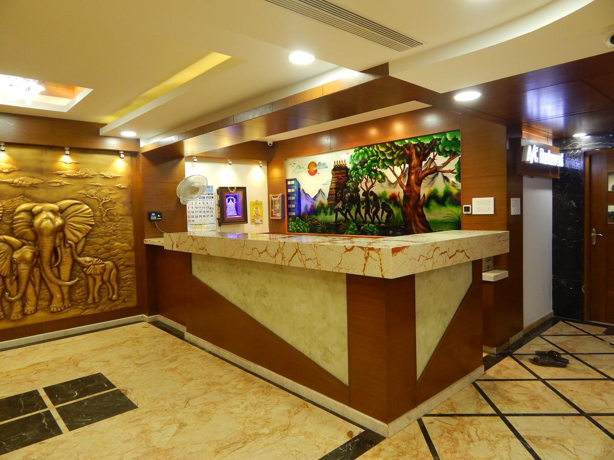 Hotel Aadhi 3*
