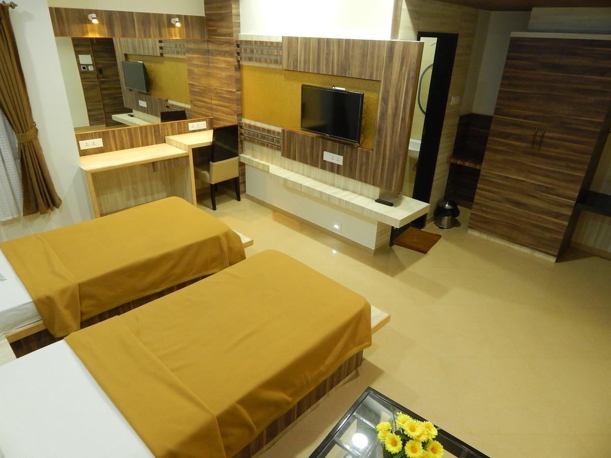 Aadhi Hotel 3*