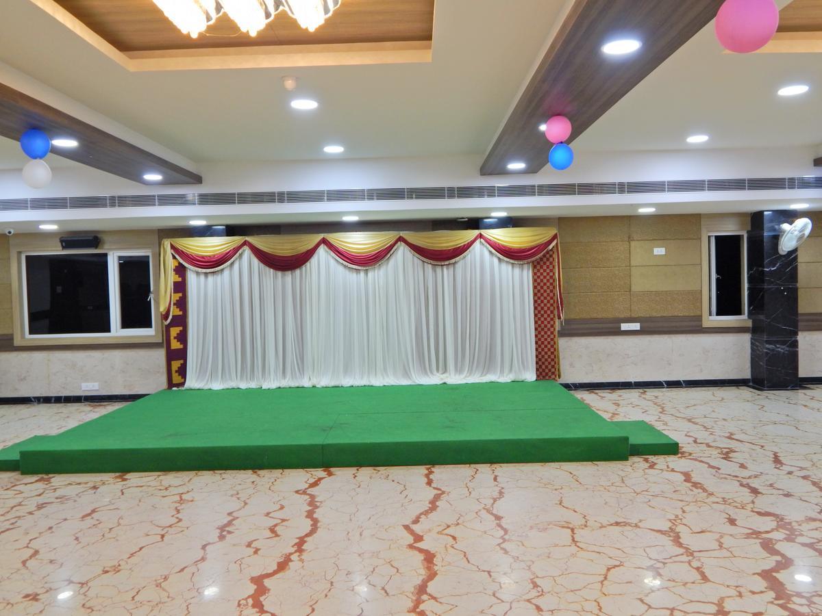 Aadhi Hotel