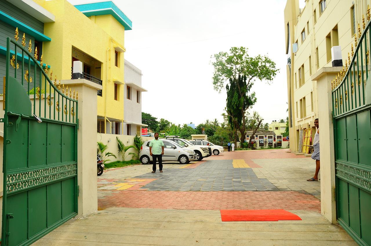 Aadhi Hotel